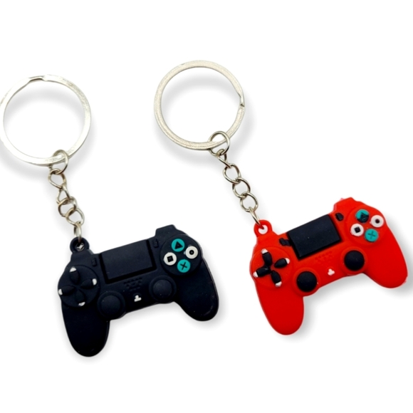 💕3/$15💕 Game Controller Keychain - Picture 1 of 1